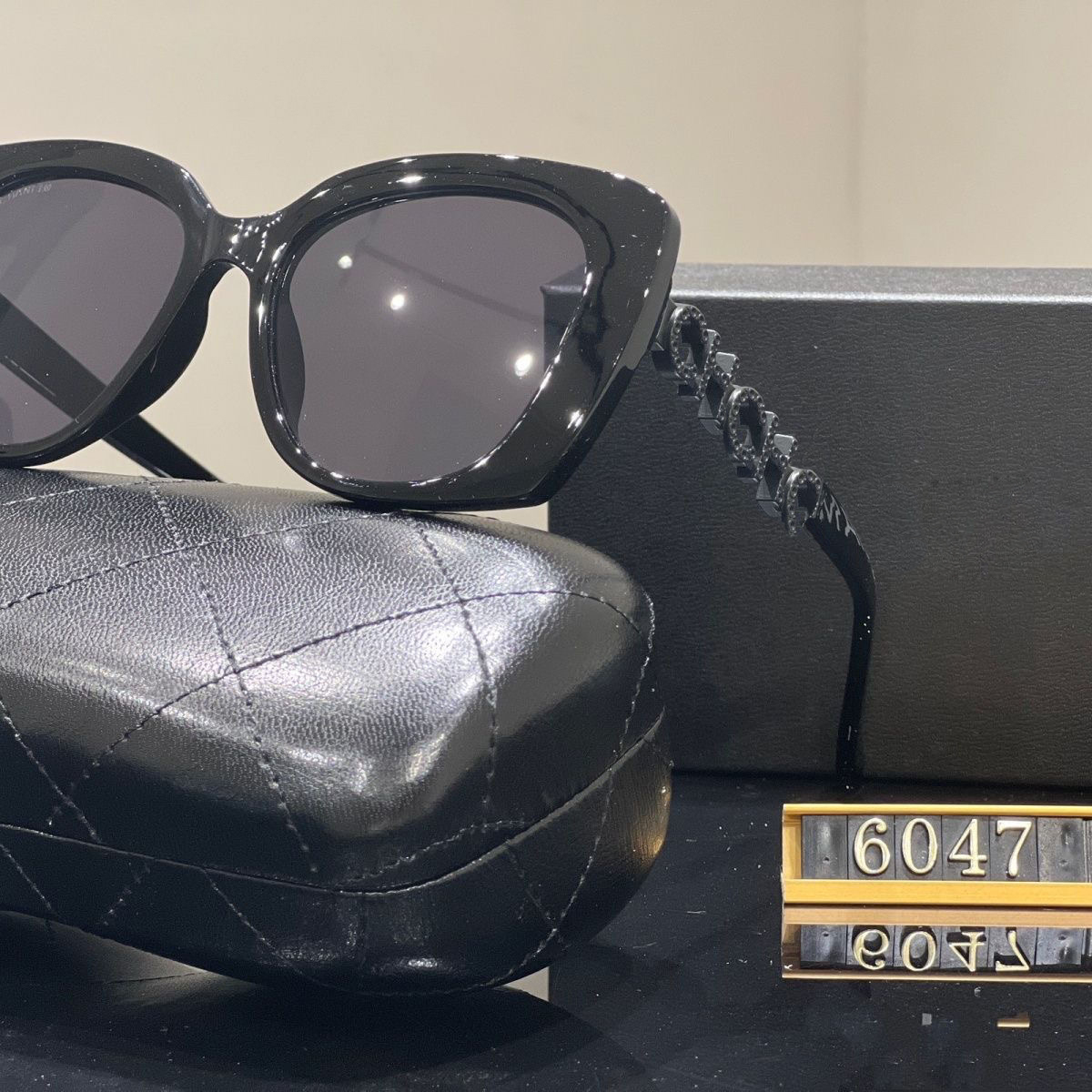 Designer Sunglasses For Women and Men Fashion Model Special UV 400 Protection Letter Leg Double Beam Frame Outdoor Brands Design Alloy Top Cyclon