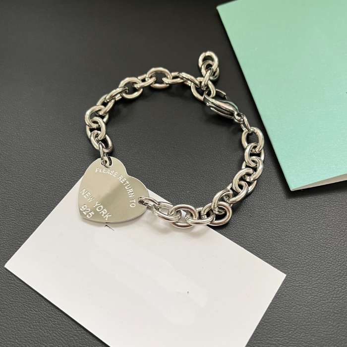 

Designer Chains Mens Bracelet for Women Heart Correct Brand Logo Circle Delicate Fashion Stainless Steel Gift Luxury Quality Gifts Family Friend Couple