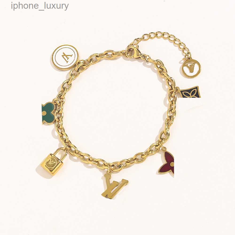 

Classic Bracelets Bangle 18K Gold Plated Stainless steel Flower Letter Pendants Lovers Gift Wristband Cuff Chain Women Bracelet for Birthday Gift ZG1498