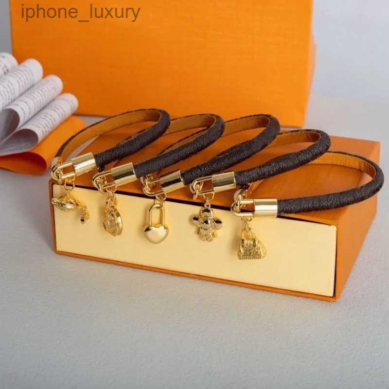 

Fashion classic jewelry designer bracelet flat brown brand charm bracelet leather bracelet metal lock bracelet for men and women lovers jewelry gift