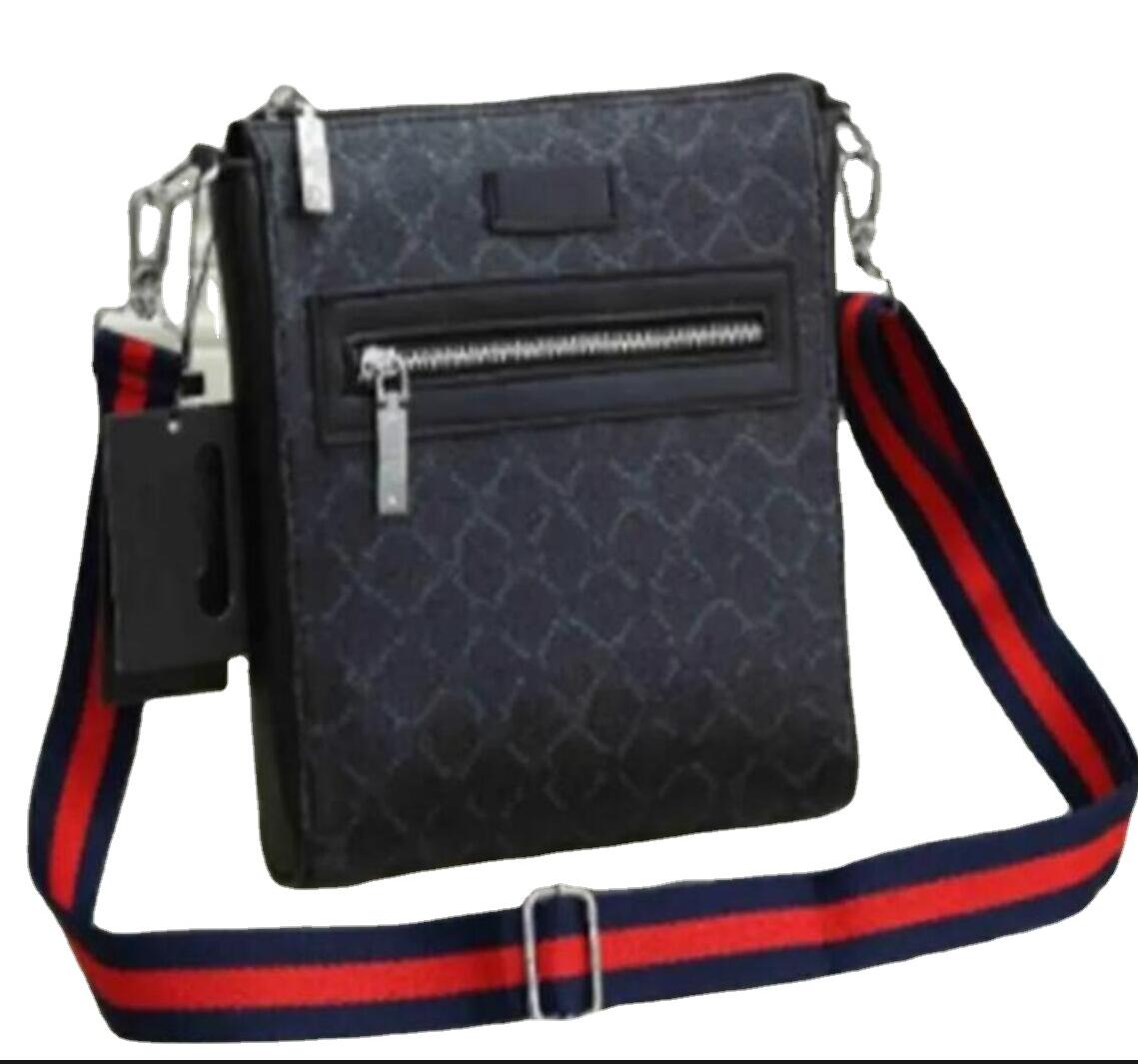 Nouveaux hommes Bandoulière Styles de sac à bandoulière Différentes tailles Sac à main Luxurys Designers Sacs Pochette Plusieurs poches 523599 Mo