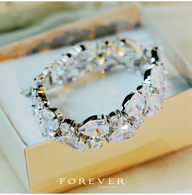 

Romantic Mona Lisa Lab Diamond Bangle Bracelet Engagement Wedding Bracelets For Women Bridal Trendy Party Jewelry Gift