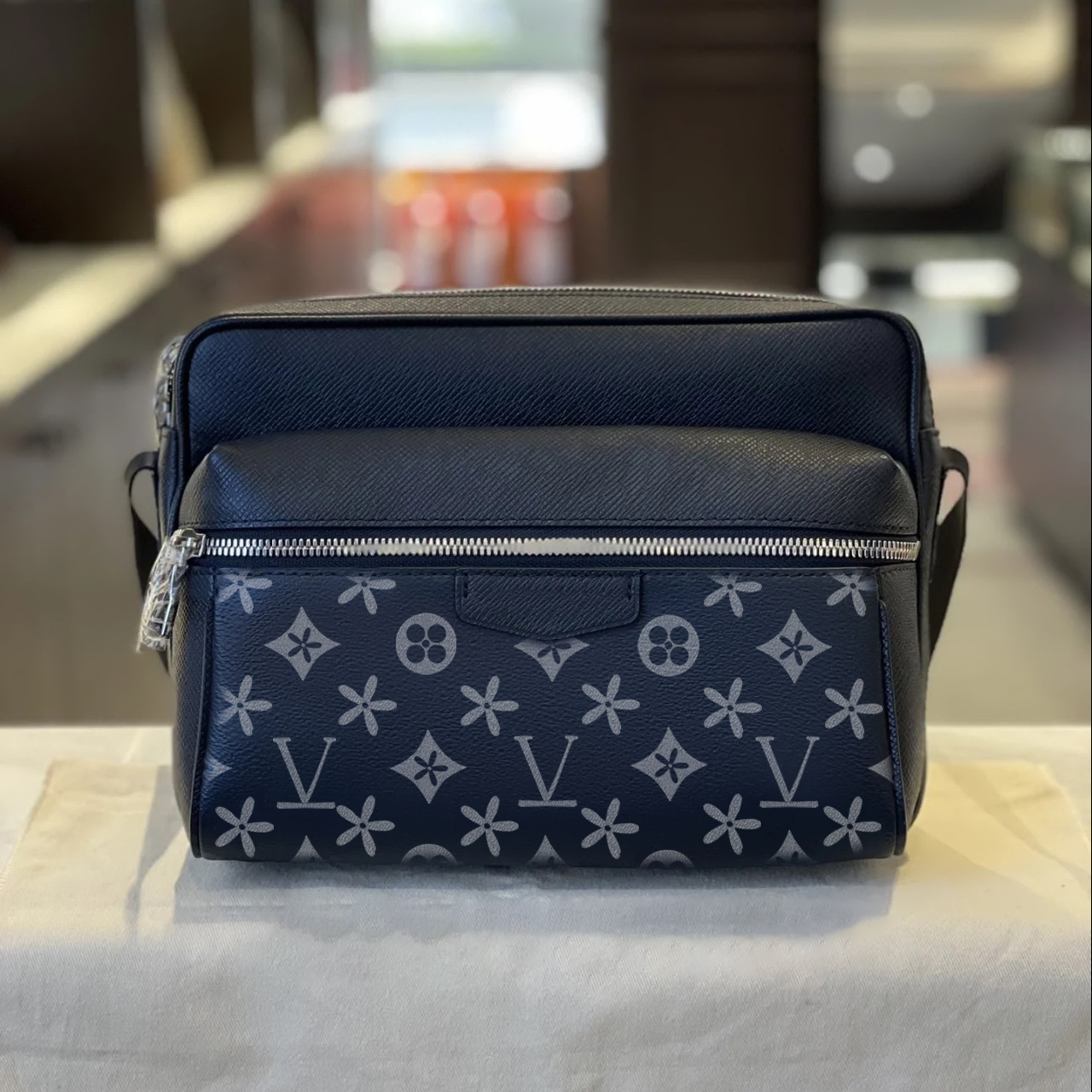 

Top quality Shoulder bag Man trio outdoor sports Messenger tote Women crossbody Luxury handbag M30830 M69443 Designer louvis Genuine leather shopping clutch Bags, 2-mon0gram eclipse