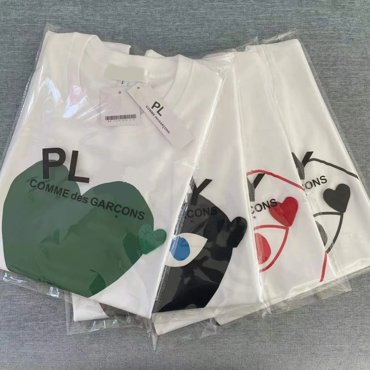 

Men's T-shirts Fashion Mens Play t Designer Red Heart Commes Casual Women s Des Badge Garcons Quanlity Ts Cotton Embroidery