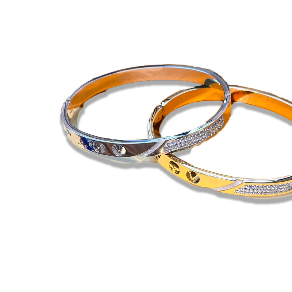 

Designer Bangle Gold and Silver Bracelet for Women Hollow Out Europe America Fashion Style Conch Stitching Women Stainless steel Wedding Love Gift Jewelry