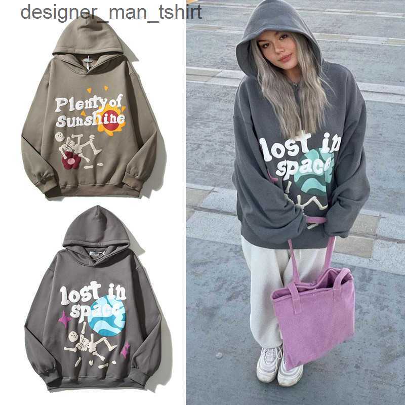 

Street Graffiti Hoodie for Couples - Fun & Fashionable Foaming Letter Print Sweater for Urban Wear
