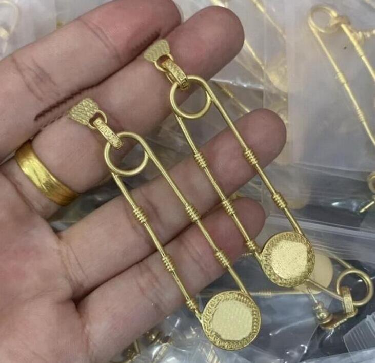 

Bras Safety pin Earrings Dangle & Chandelier Banshee Medusa Head Portrait Women Greece Meander Pattern Earhook Earring Jewelry Gift MER3 -- 0-06