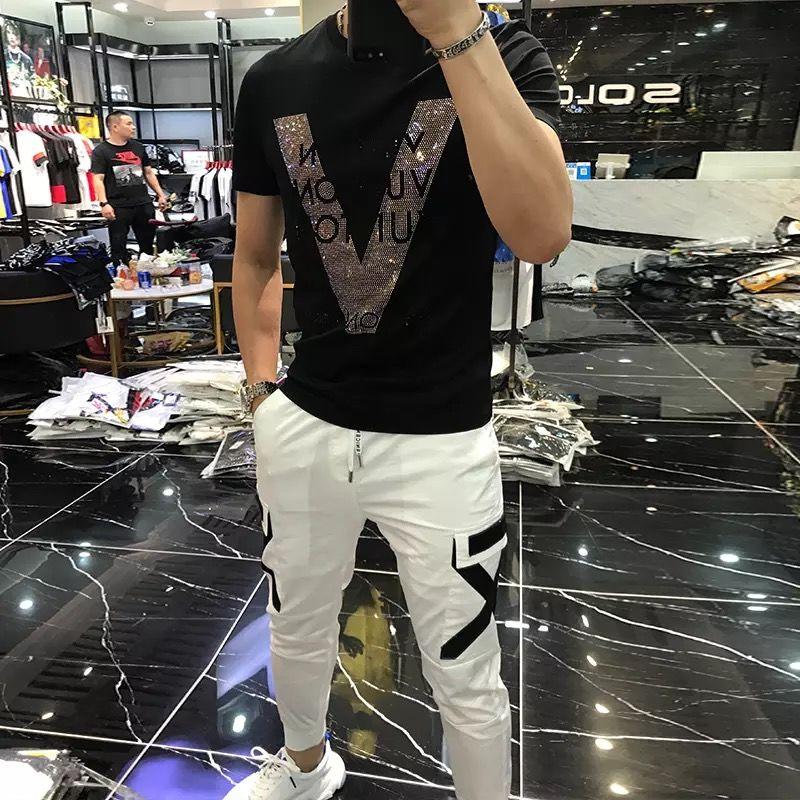 Men's T-Shirts 2023 New Mercerized Cotton V-pattern Rhinestone Designer Male Slim Casual Tees Black White Fashion Trend Short Sleeve Top Clothe