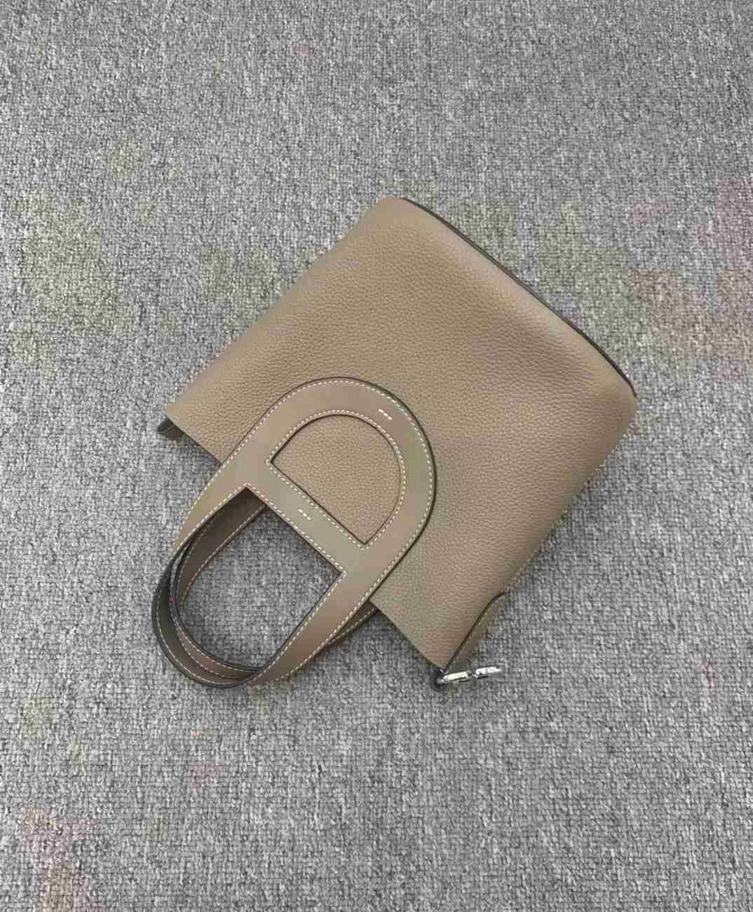 

Designer Luxury Women's Cowhide Pig Nose Vegetable Basket Fashion Commuter Handbag Large Capacity Bucket BagCDQKNIUN Picotin, Black6