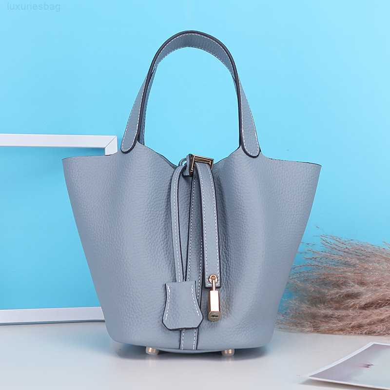 

Designer Luxury Vegetable Bag Women's Fashion Gold Hardware Basket Portable Bucket Soft Leather Casual Handbag18MF2E7I Picotin, White7