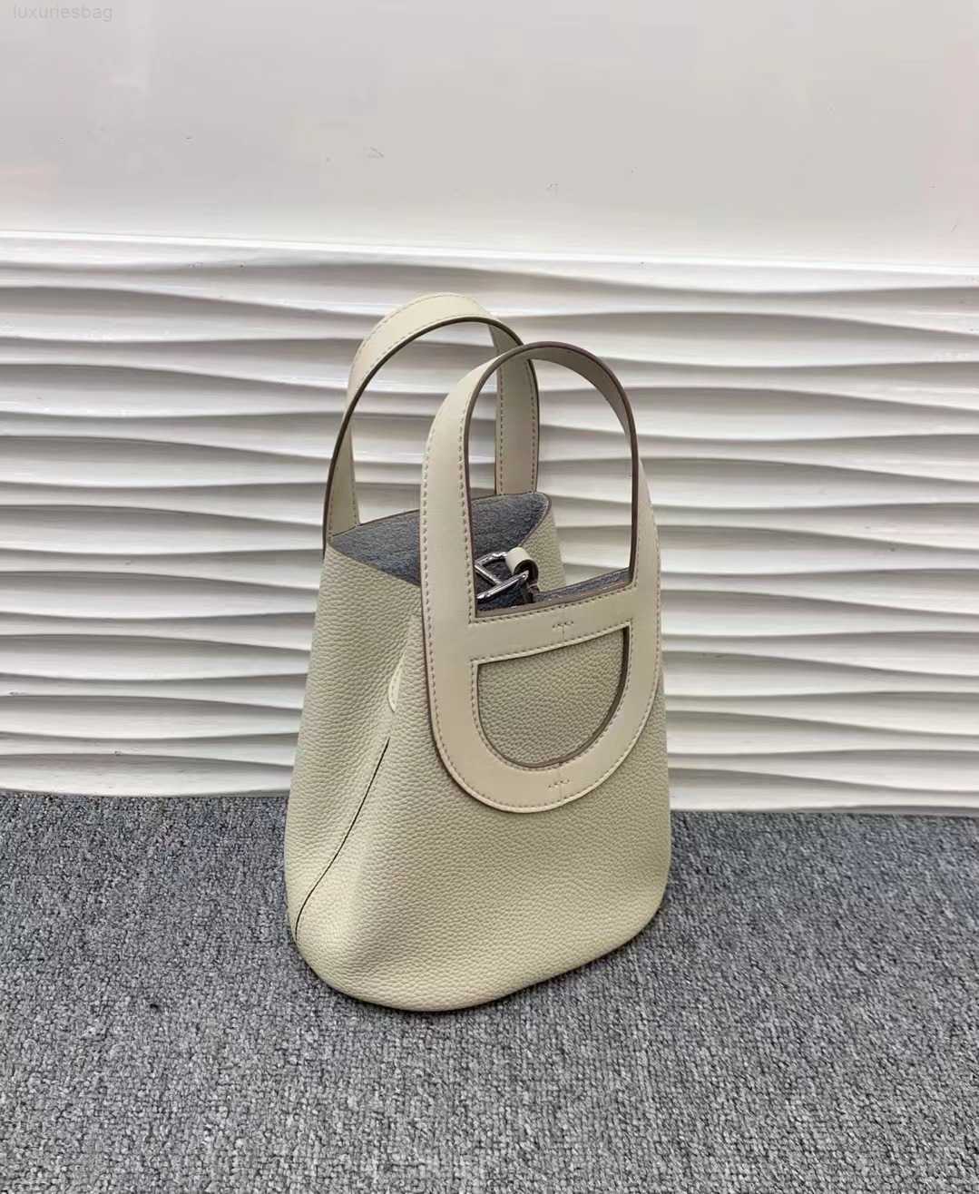 

Designer Luxury Women's Cowhide Pig Nose Vegetable Basket Fashion Commuter Handbag Large Capacity Bucket BagKRH817MJ Picotin, Elephant grey