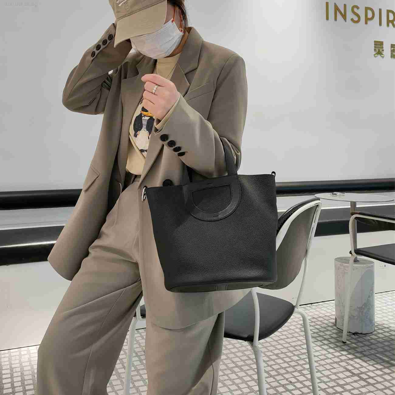 

Designer Luxury Cowhide Leather Women's Vegetable Basket Bucket Bag Premium Sense Pig Nose Crossbody HandbagVSJXAZ4Q Picotin, Brown small