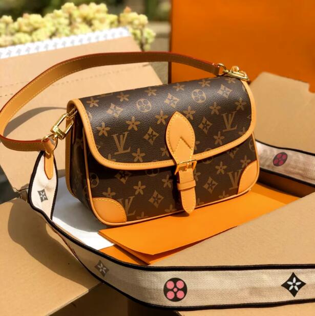 

2023 New women bag classic baguette Genuine leather designer bag saddle bag clutch handbags messenger crossbody packages tote bag, Brown