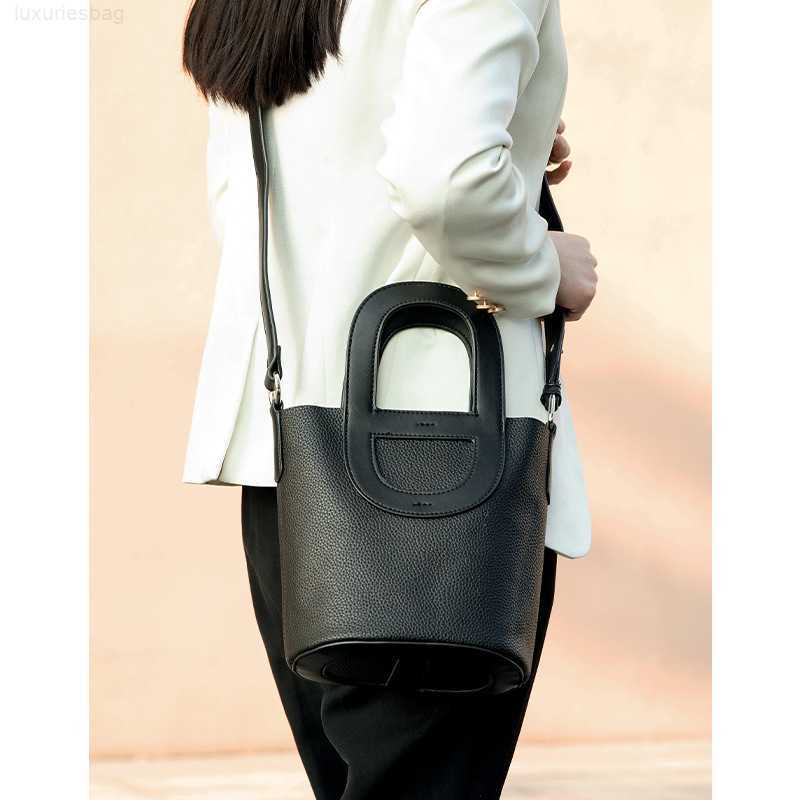 

Designer Luxury and Winter High Quality Single Shoulder Crossbody Handbag Pig Nose Vegetable Basket Women's Bucket Bag Large CapacityX1CUYWOM Picotin, Black8