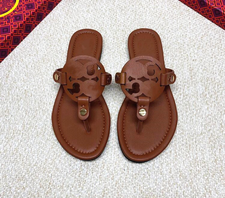 Brand Women Designer Slippers 2023 Summer Ladies Hollowed Out Sandals Pattern Flats Flip Flops Loafer Fashion Slides Rubber Outdoor Beach Shoes with