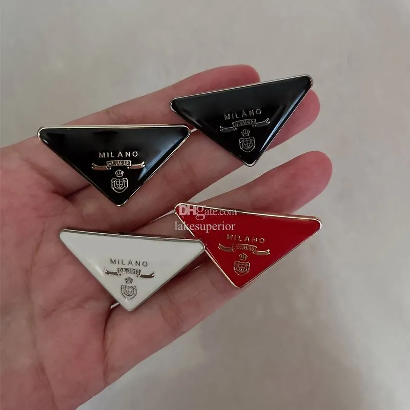 

Metal Triangle Letter Brooch Women Men Letters Brooches Suit Lapel Pin Fashion Jewelry
