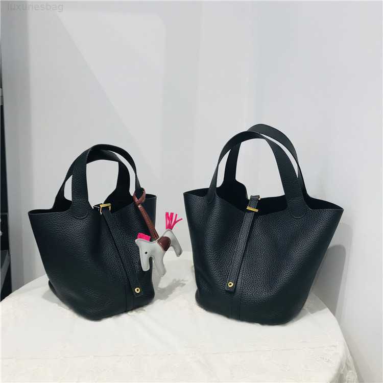 

Designer Luxury Bag and Top Leather Women's Hand Shoulder Vegetable Basket Bucket Fashion Leisure BagRJTOT53O Picotin, White trumpet