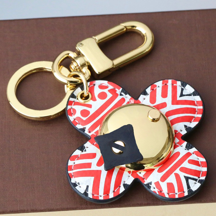 2024Handmade designer keychains multicolor key chain women men brown leather bag wallet lanyard plated gold accessories dragonne keychain letter sss