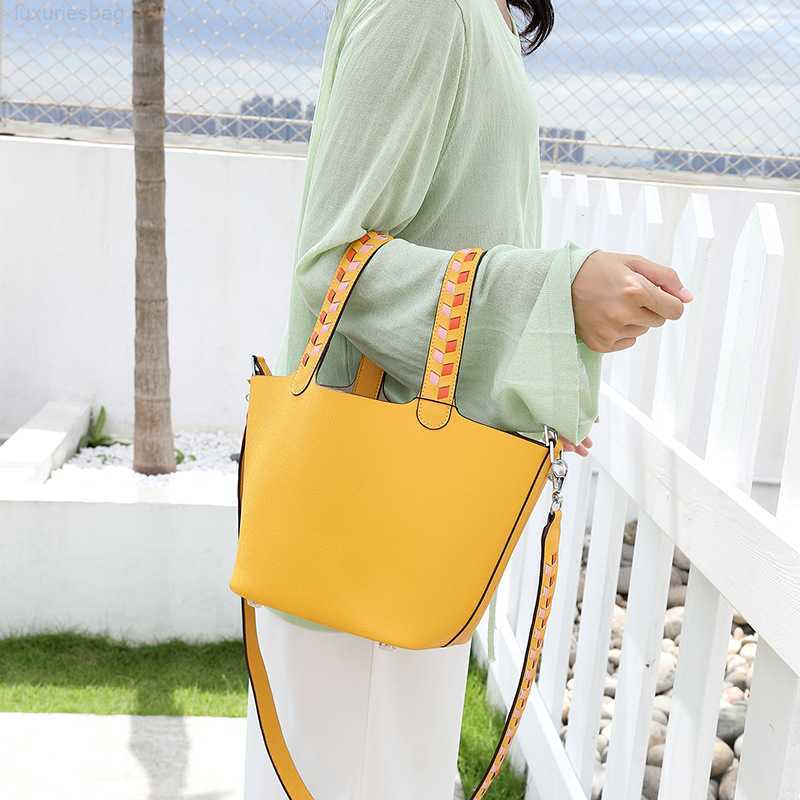 

Designer Luxury Small Portable Vegetable Basket Leather Highend Women's Water Bucket Woven Crossbody Ladies Bag Picotin, Red7