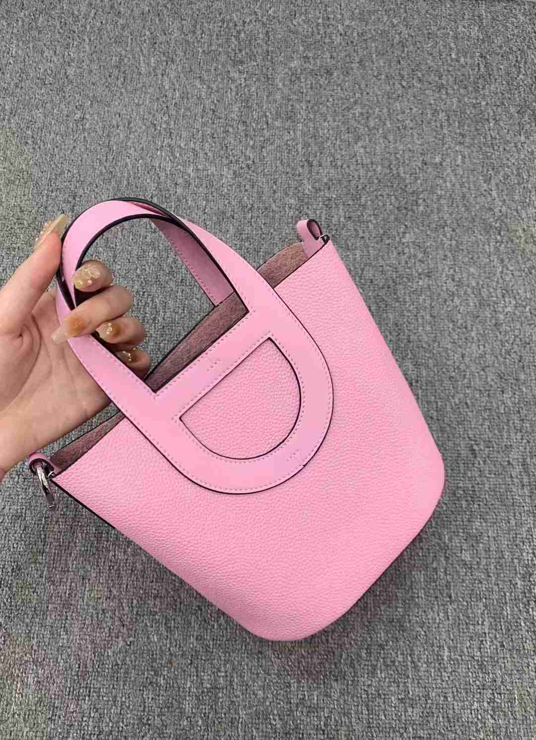

Designer Luxury Women's Cowhide Pig Nose Vegetable Basket Fashion Commuter Handbag Large Capacity Bucket BagLZUXKDDS Picotin, Dream purple