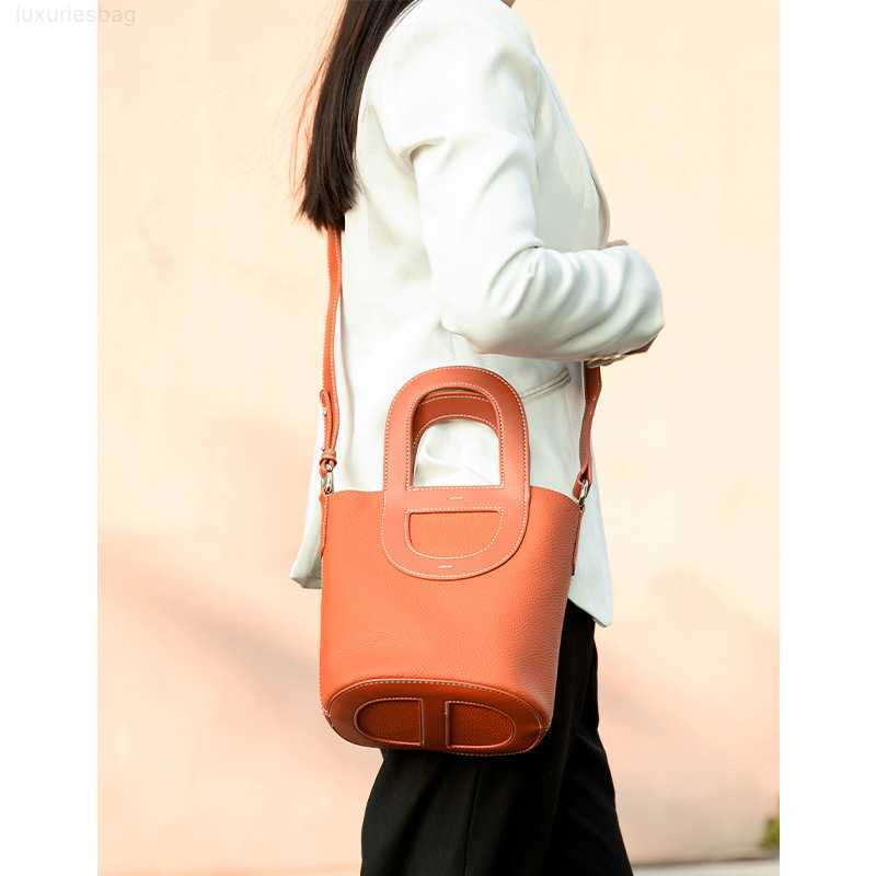 

Designer Luxury and Winter High Quality Single Shoulder Crossbody Handbag Pig Nose Vegetable Basket Women's Bucket Bag Large Capacity Picotin, Black8