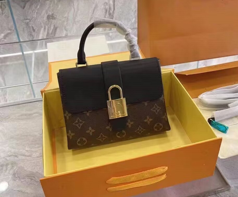 

M44080 LOCKY BB Shoulder Bags Leather CrossBody Metal lock Women's classic clutch bags Luxury Designer Printed pattern Shoulder purses envelope wallets M44321, 21*17*8cm