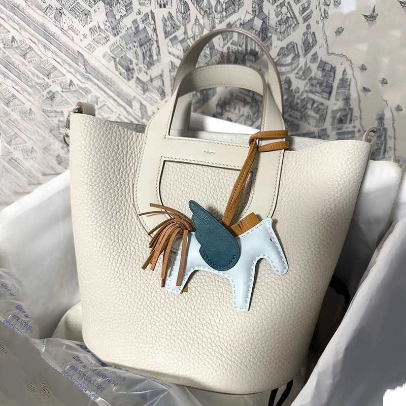 

Designer Luxury Pig Nose Vegetable Basket Togo Top Layer Cowhide Large Capacity Portable Bucket Commuter Women's BagZPR601ET Picotin, Elephant grey 18cm silver buckle