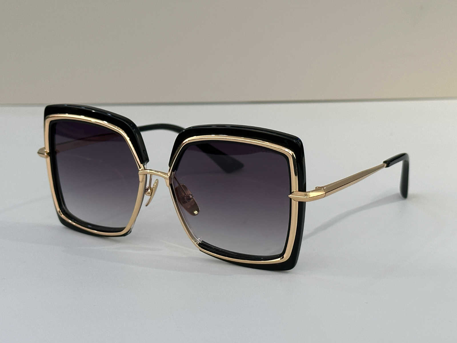 

Brand Design Sunglasses For Woman Luxury Sunglass Oversized Women Fashion For Ladies Square Shape Vintage Stylish Mirror Lens Gold Color Women Outdoor 503