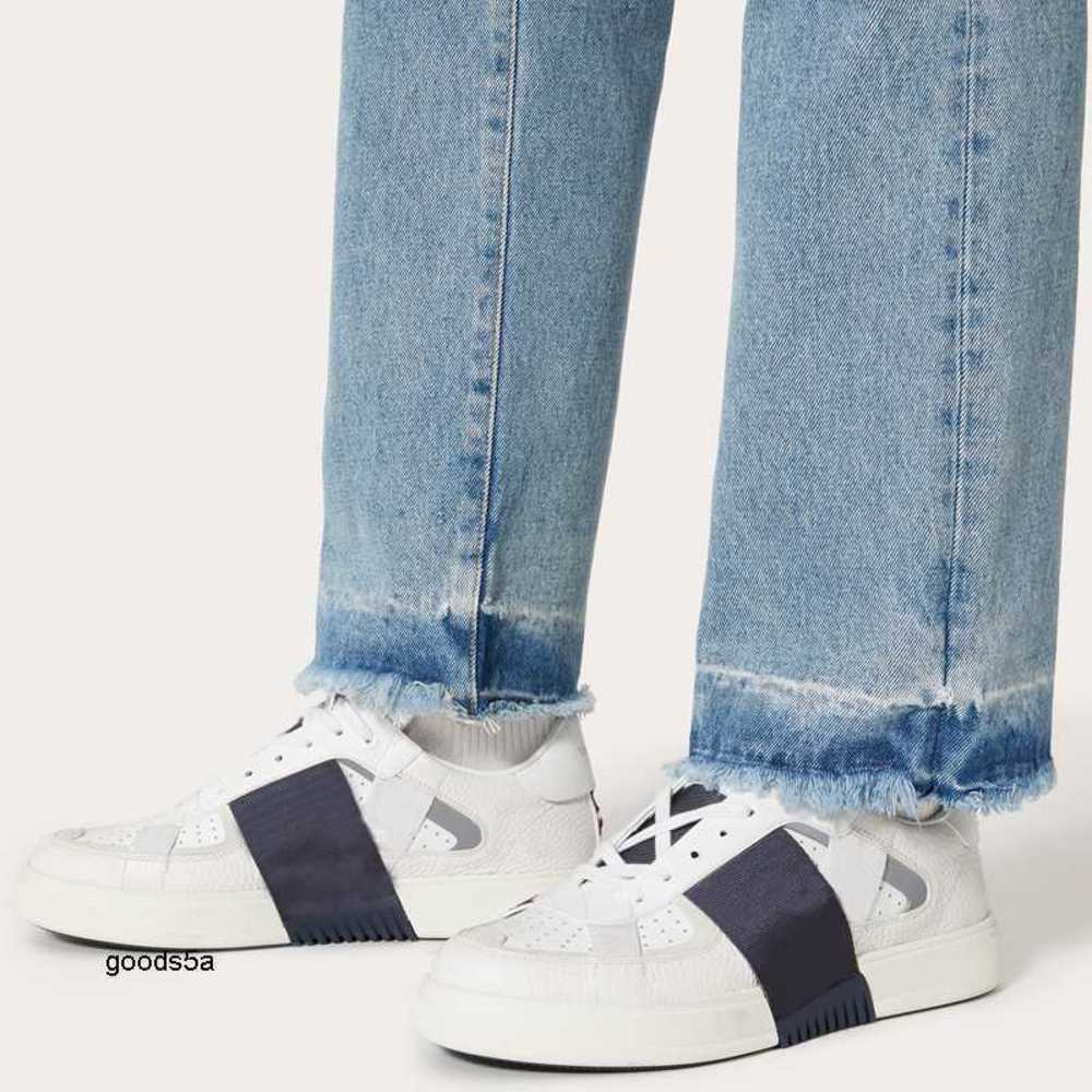

Low White/gray Valentinoe''Valentinoity Sports shoes top calfskin trainers for men Seven rubber VLTN identification belts