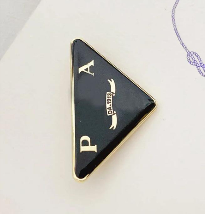 

23ss Fashion Brand Letter Designer Brooches High-Quality Letters Lapel Hollow Women Men Rhinestone Pearl Pin Wedding Party Metal Jewerlry With Figure Stamp