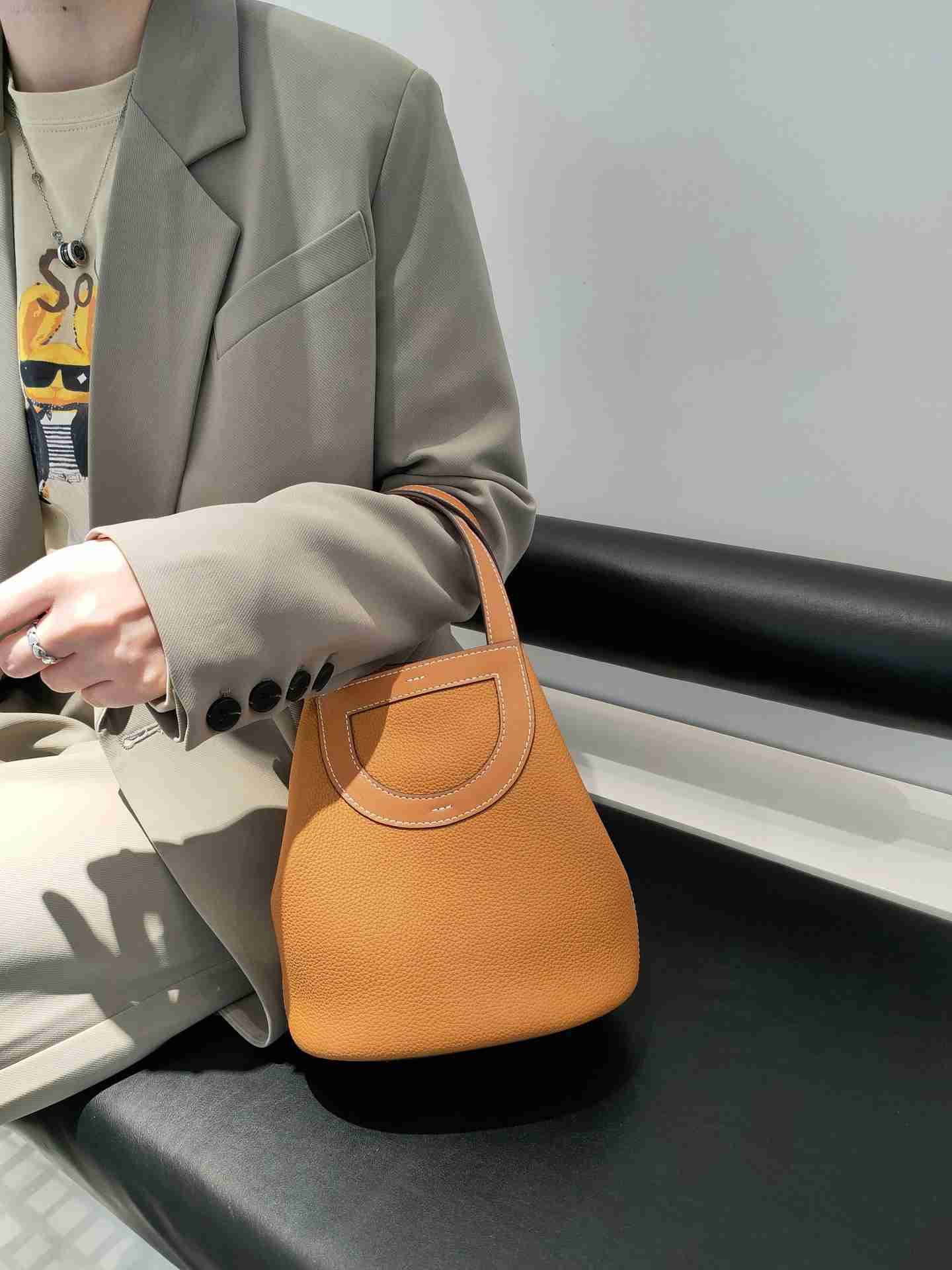 

Designer Luxury Vegetable Basket Bucket Large Capacity Shoulder Commuter BagJVX58TY6 Picotin, Black4