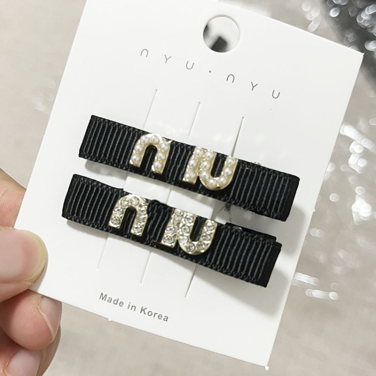 

Luxury Barrettes Designer Women Korean Sweet Diamond Hairpin Brand Elegant Miu Leisure Hairclips Fashion Hairpin Versatile Hair Clips, Pearl