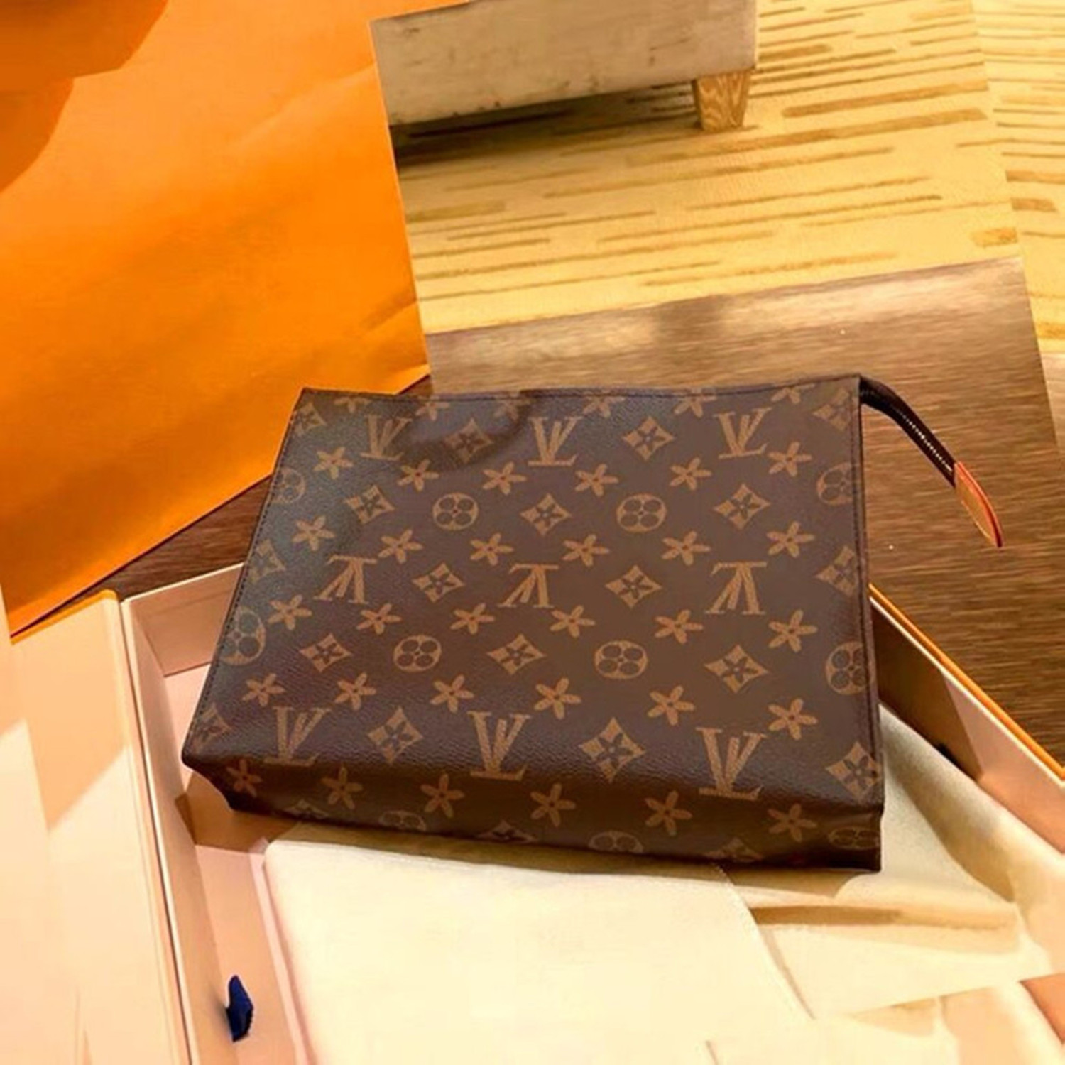 women travel makeup bag new designer high quality men wash bag cosmetic bags with dust bag 47542