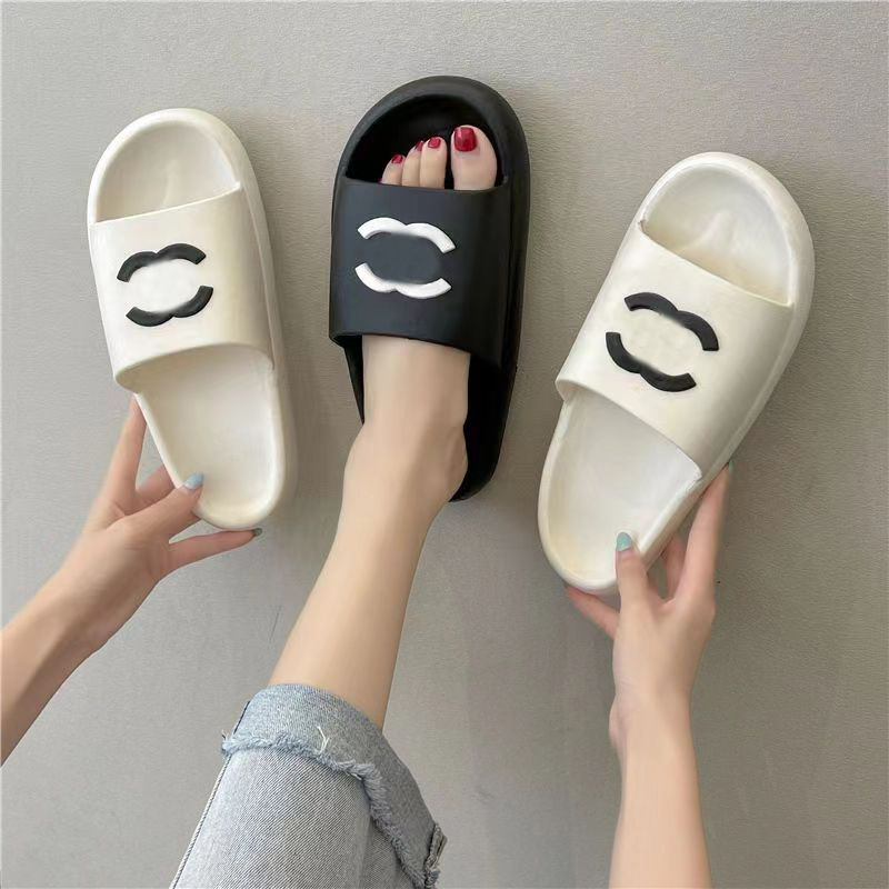 

Designer Channel Slipper Pool Beach Woman Mens New Europe And America Women Man Lovers Soft Bottom Antiskid Cool Summer h Slippers Luxe Shoes, Black