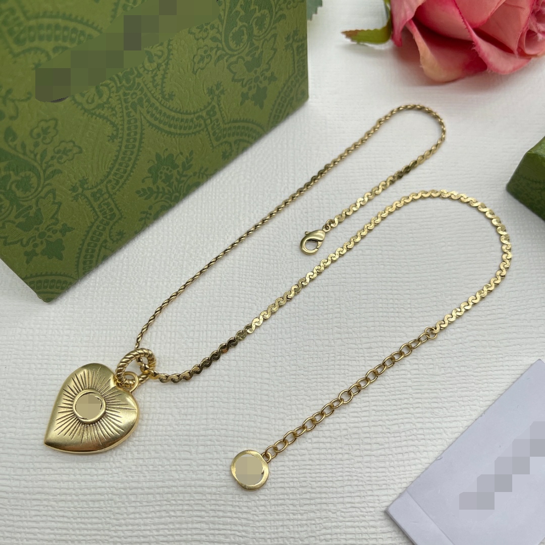 

Luxury Brand Designer Double Letter Pendant Necklaces 18K Gold Plated heart-shaped Sweater Newklace Chain for Women Jewerlry Accessories GN-082