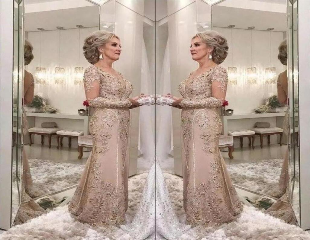 

2018 Luxury Mother Of The Bride Dresses V Neck Long Sleeves Crystal Beaded Mermaid Lace Applique Plus Size Party Evening Wedding G4225351