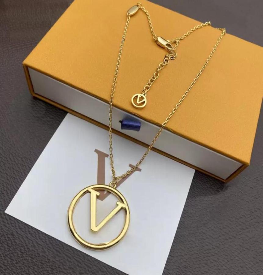 

Designer Gold Necklace Classics That Never Go Out of Style Necklaces Earrings Fashion Letter Design for Man Woman Top Quality6368344