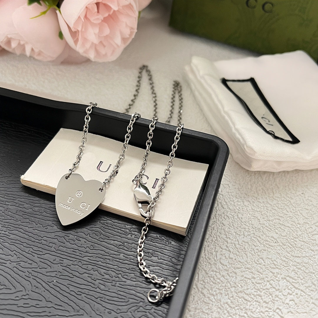 

Designer Heart Pendant Necklace For Women Silver Necklaces Vintage Luxury brand Fashion simple necklace Couple Jewelry Necklace Accessories
