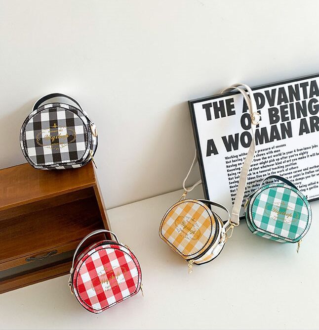 

Girl's handbag 2023 new Korean version of the small fresh lattice girl crossbody bag foreign style girl shoulder bag purse, Black