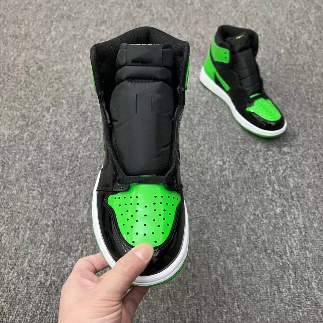 

2023 Designer 1 Patent Leather Basketball Shoes Jumpman 1s High Pine Green Black Men Women Sportswear Sneakers With Original Boxes Coming