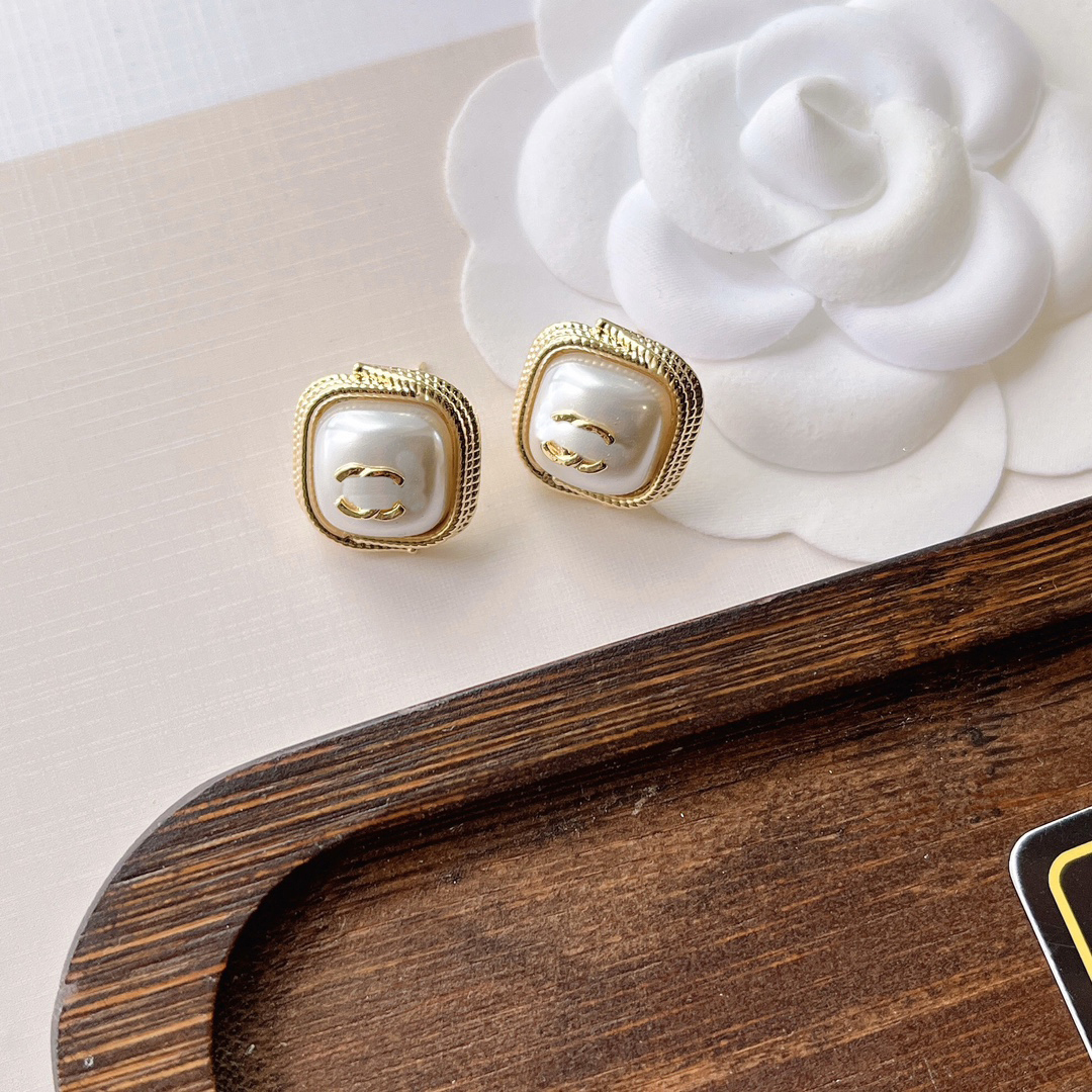

Designer Stud Earrings for Women Stamp Brand 18K Gold Plated Letters Fashion Women Temperament Earring Wedding Jewerlry Classic Style