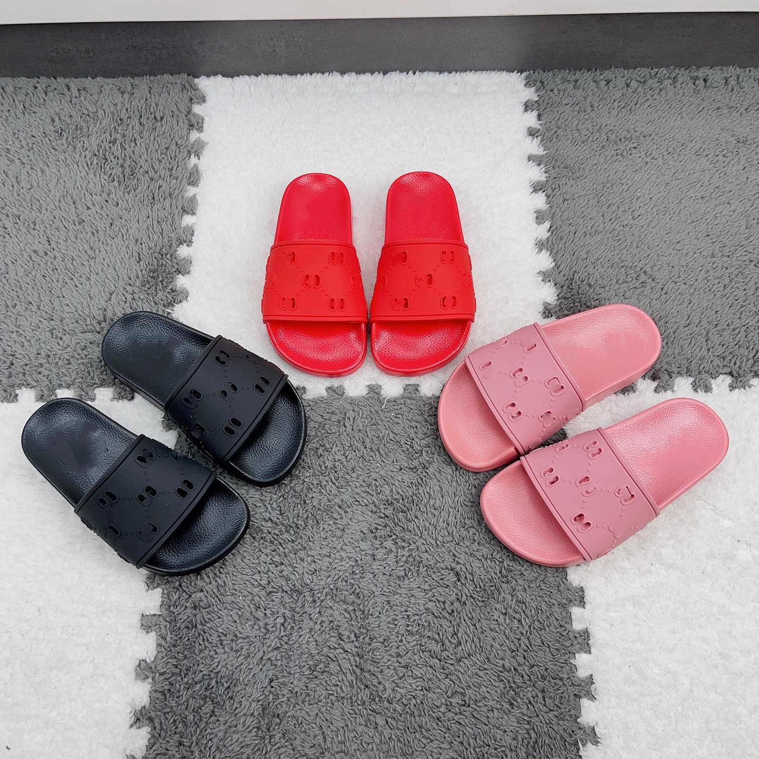 

2023 kids designer slippers slip on sandal children boys girls baby toddlers perforated G sandal Hollow Shoes Jelly colors flats Summer Rubber lug sole mules loafers, Cxgut2