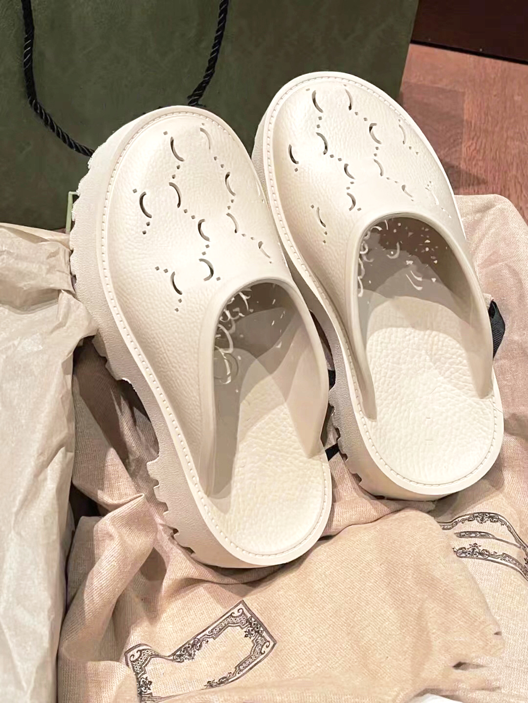 

Unisex luxury sandal famous designer woman Men's Slipper slip-on Flat perforated rubber thick platform soft colorful pool foam lug sole slide, #4