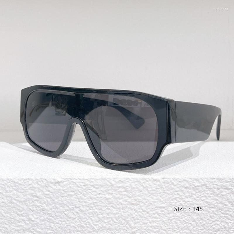 

Sunglasses Luxury Oversized Men Brand Designer Sun Glasses For Women Fashion Gradient Square Shades