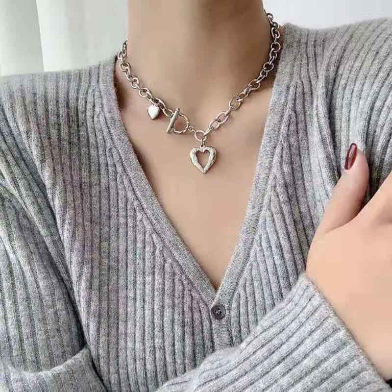

Pendant Necklaces Simple Hollow Love Metal OT Buckle Necklace 2023 Sweet O Word Chain Clavicle Girls Fashion Birthday Jewelry
