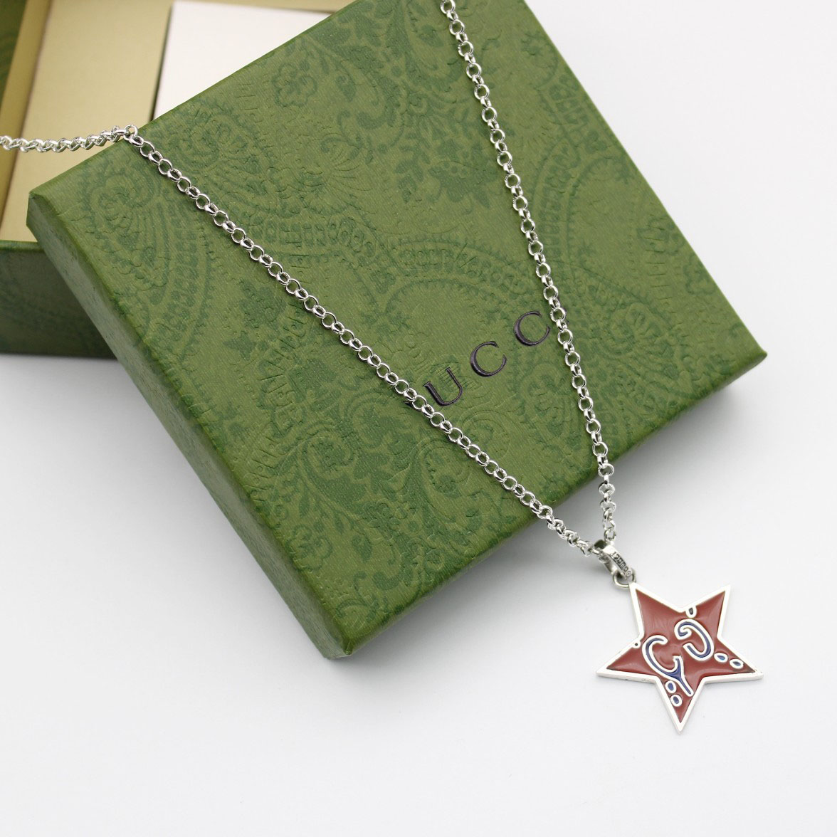

Luxury designer necklace Classic five-pointed star necklaces for men and women Fashionable and versatile couple necklace Luxury jewelry accessories good