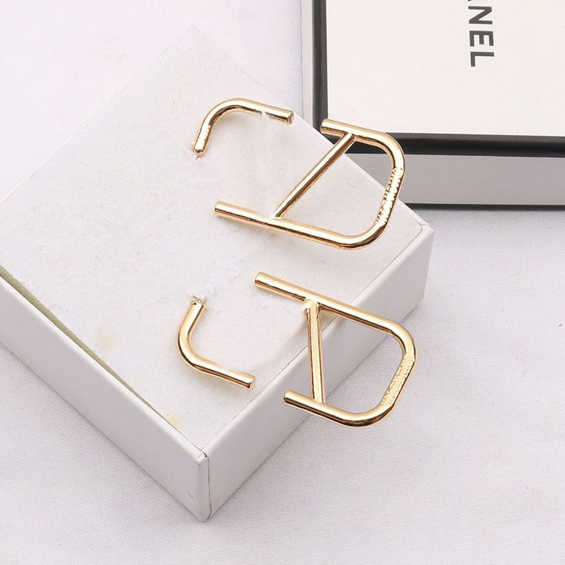 

18k Gold Plated Designers Stud Earrings for Women Brand Fashion Desiner Letter Ear Stud Women Metal Geometric Earring Wedding Party Jewerlry Accessories
