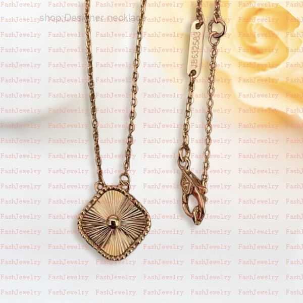 

Pendant Classic Fashion for Women Elegant 4/four Leaf Clover Locket Necklace Highly Quality Choker Chains Designer Jewelry 18k Plated Gold Girls Gift 14 08S8