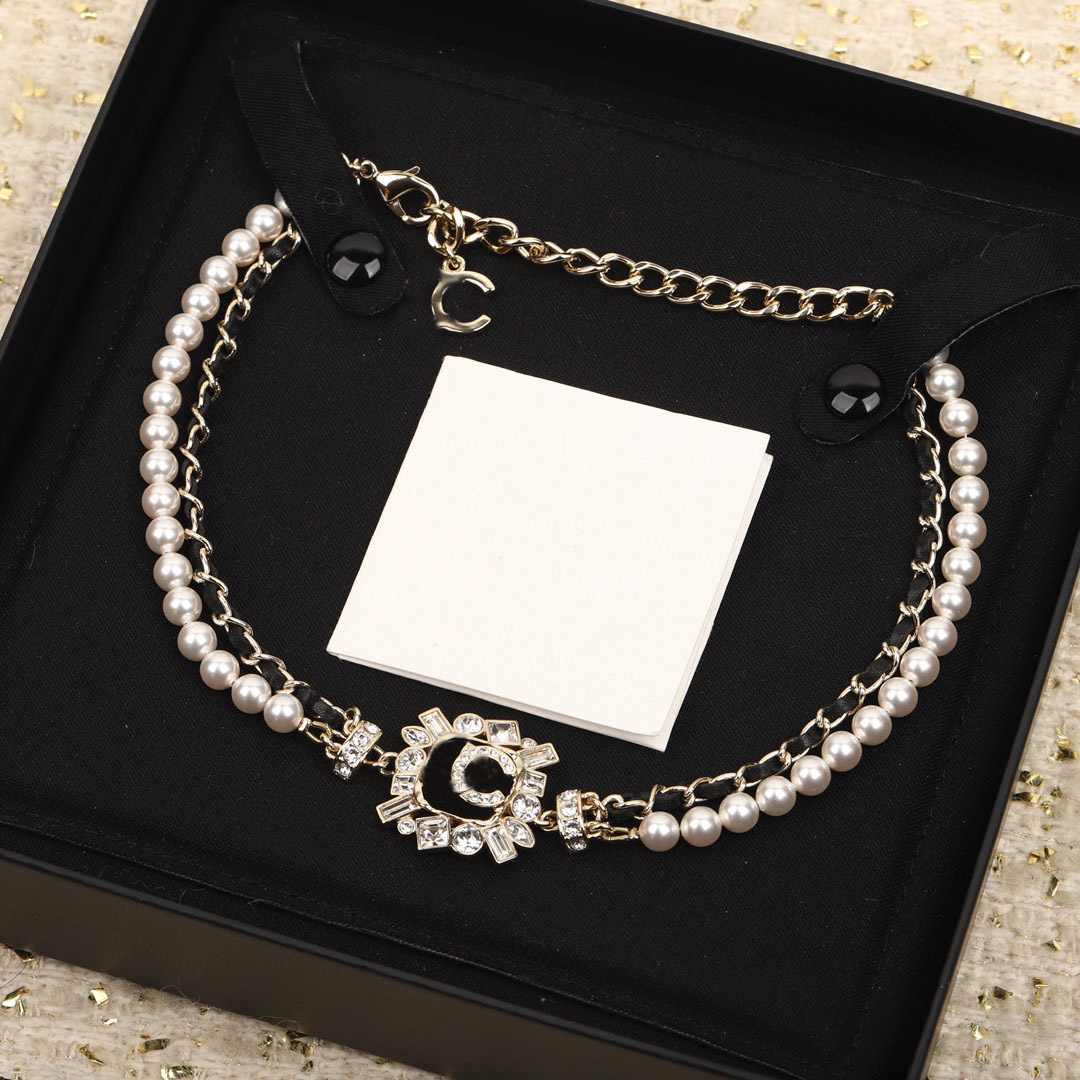 

2023 Luxury quality Charm pendant necklce with diamond and nature shell beads in 18k gold plated have box double layers PS7795A