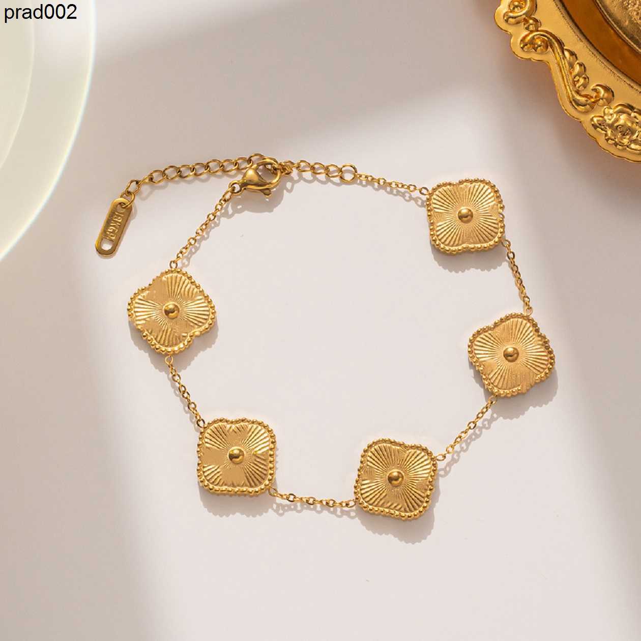 

love bracelets Fashion Classic 4/Four Leaf Clover Charm Bracelets for women womens Fancy bracelet chains Anniversary gift Thanksgiving Day